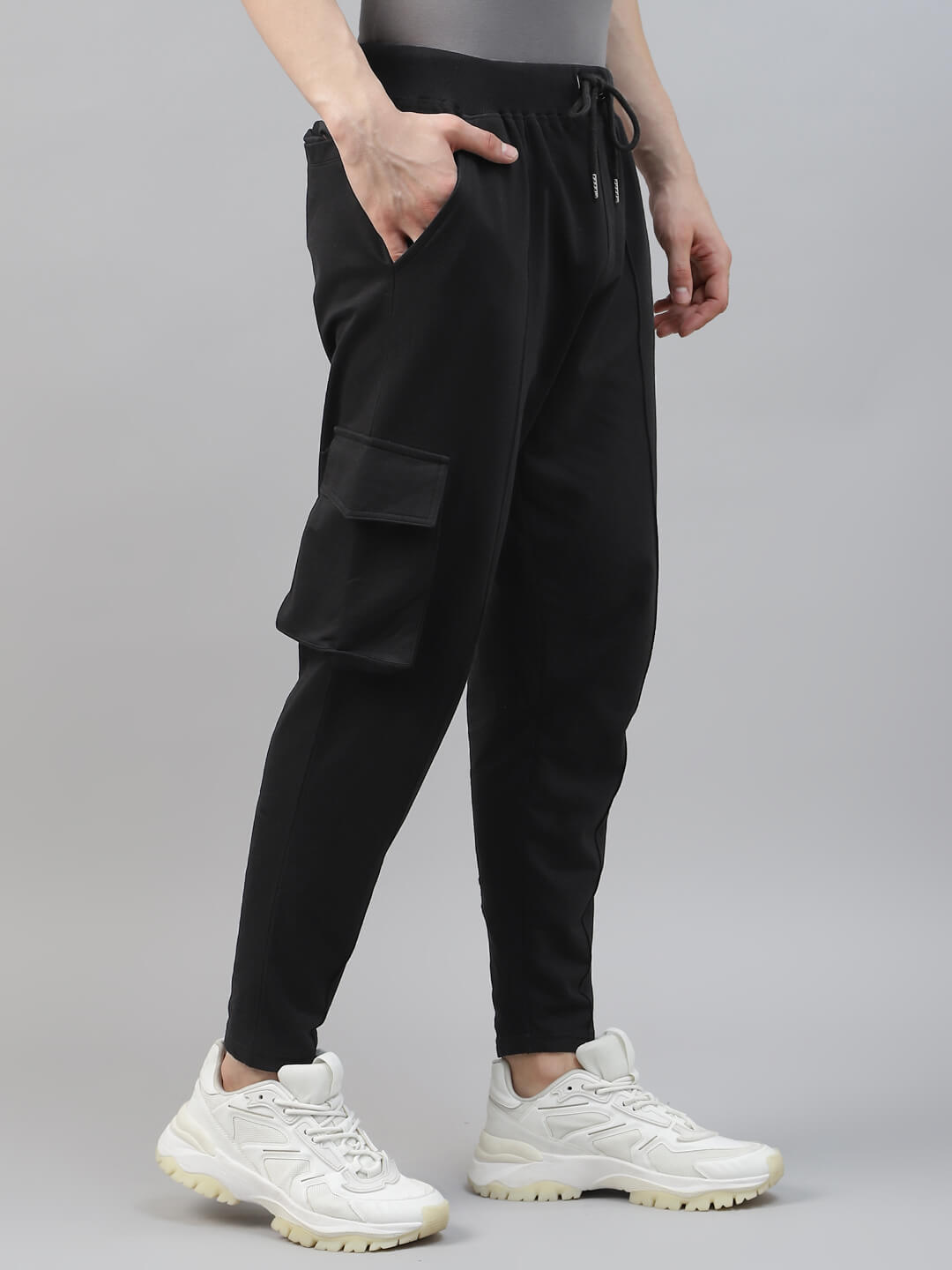 men's black cotton cargo pant with pockets